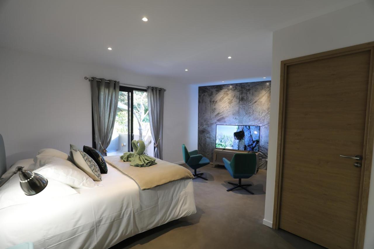 Hotel Confidentiel Le Grecale เปียนอตอลี-กัลดาเรโล ภายนอก รูปภาพ